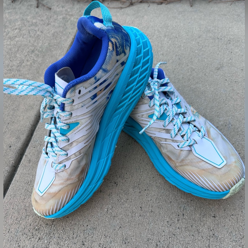 Hoka woman’s Speedgoat 4 White & Teal Running/Trail Sneakers size 9.5.